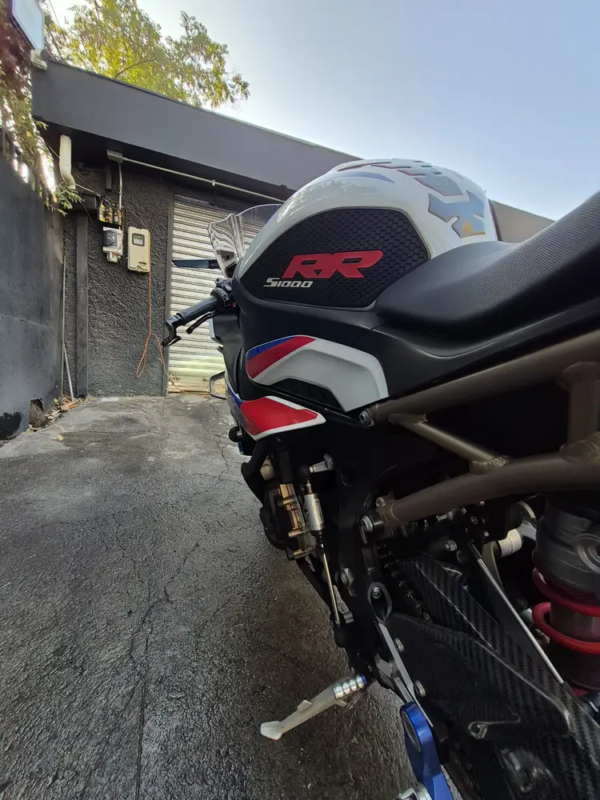 BMW S 1000 RR usada 2020 detalle tanque cola RR logo Santiago