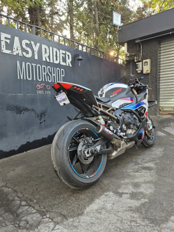 BMW S 1000 RR usada 2020 vista trasera escape SC Project Santiago