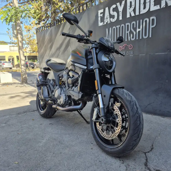 MONSTER PLUS usada Santiago frontal tres cuartos