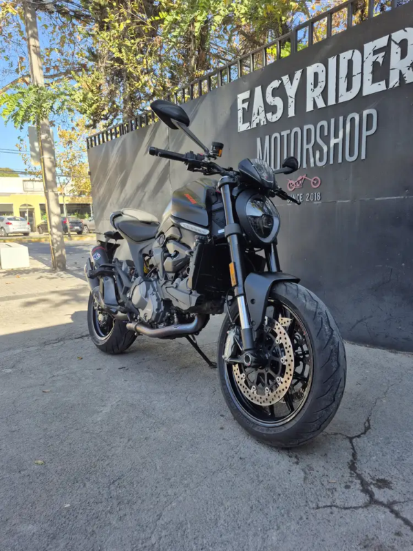 MONSTER PLUS usada Santiago frontal tres cuartos