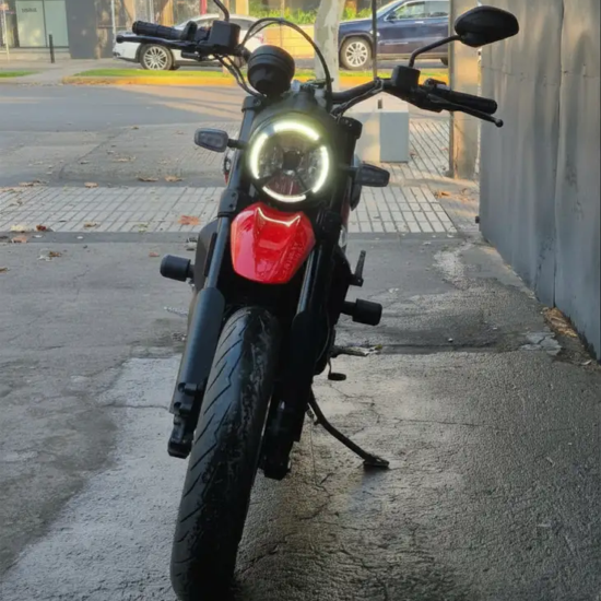 Ducati Scrambler Urban Motard usada 2022 blanco y rojo perfil lateral Easy Rider Motorshop