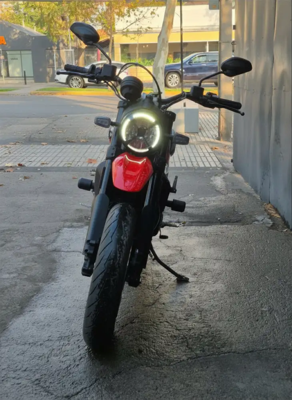 Ducati Scrambler Urban Motard usada 2022 blanco y rojo perfil lateral Easy Rider Motorshop