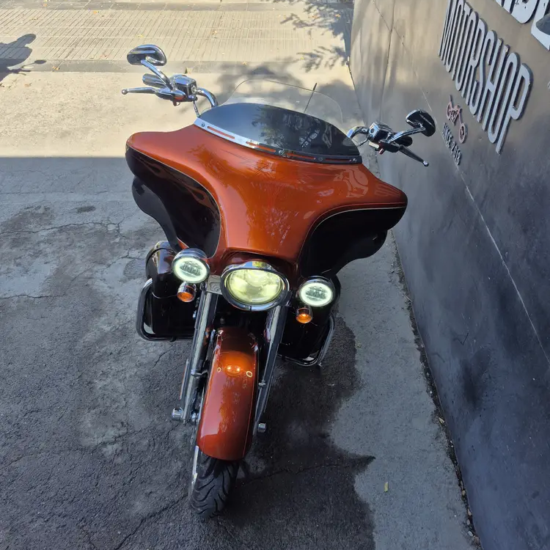 Harley-Davidson CVO Street Glide usada 2012 vista frontal superior naranjo café