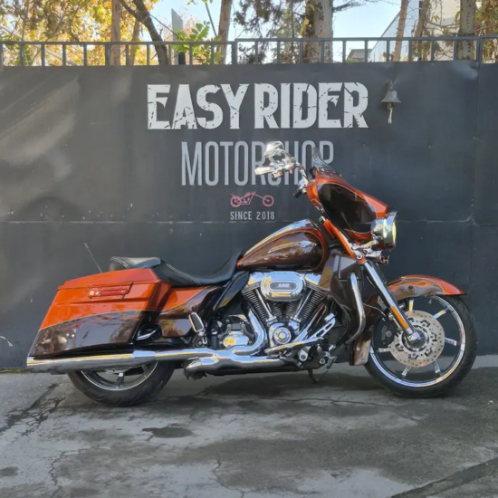 Harley-Davidson CVO Street Glide usada 2012 perfil lateral naranjo café Easy Rider Motorshop