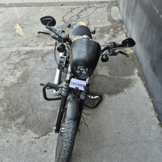Harley-Davidson Iron 883 usada 2013 vista frontal superior farola bala y tanque – Easy Rider Motorshop
