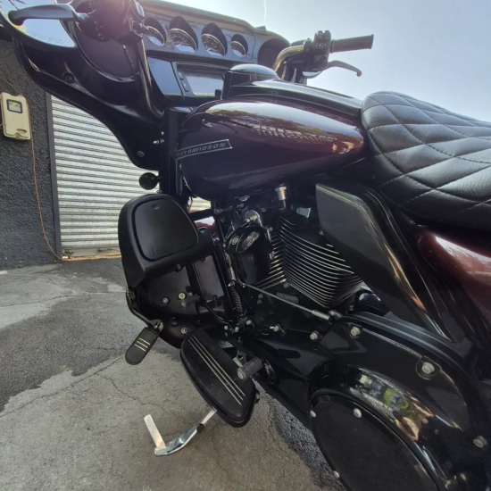 Harley-Davidson Street Glide Special usada 2019, detalle motor Milwaukee-Eight 107 y asiento diamond stitch