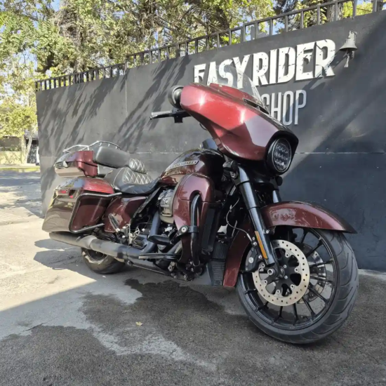 Harley-Davidson Street Glide Special usada 2019 rojo Wicked, vista frontal tres cuartos, Easy Rider Motorshop Santiago