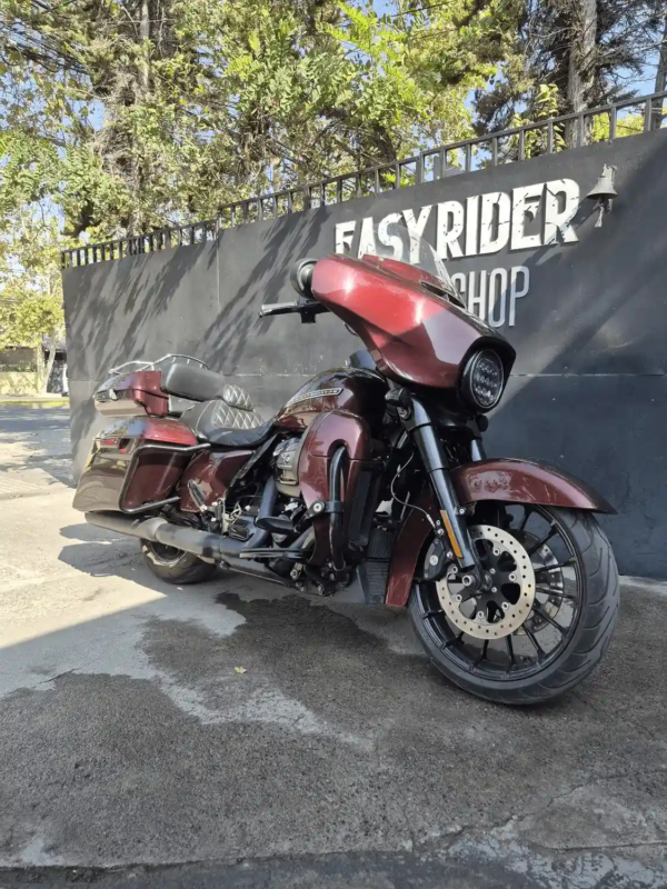 Harley-Davidson Street Glide Special usada 2019 rojo Wicked, vista frontal tres cuartos, Easy Rider Motorshop Santiago