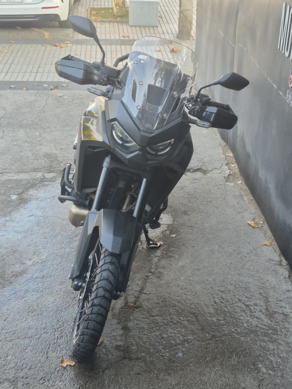 Honda Africa Twin CRF1100D usada 2025 negro mate frontal Easy Rider Motorshop Santiago
