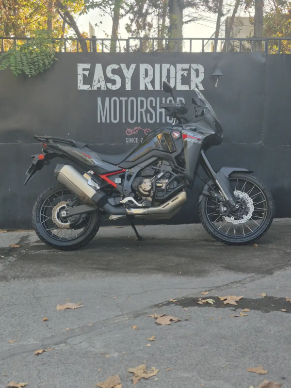 Honda Africa Twin CRF1100D usada 2025 negro mate perfil lateral Easy Rider Motorshop Santiago