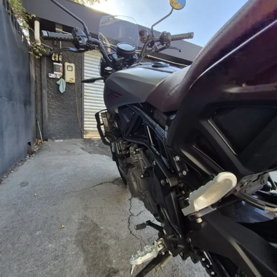 FTR 1200 usada Santiago frontal tres cuartos