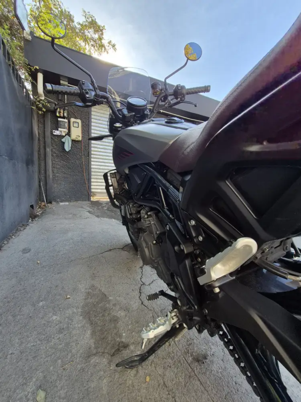 FTR 1200 usada Santiago frontal tres cuartos