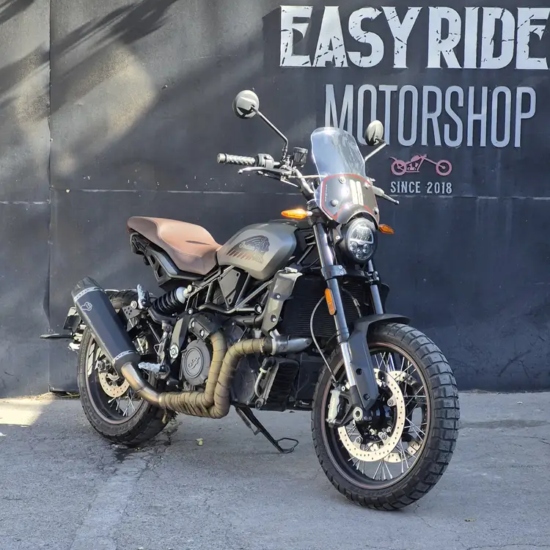 FTR 1200 usada Santiago frontal tres cuartos