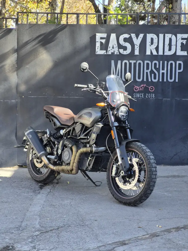 FTR 1200 usada Santiago frontal tres cuartos