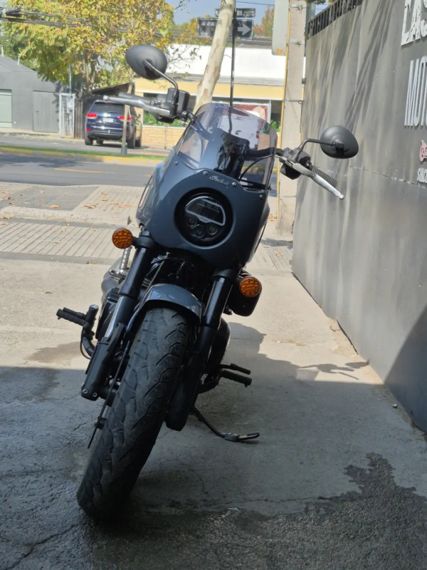 Indian Sport Chief usada 2023 vista frontal faro LED Santiago