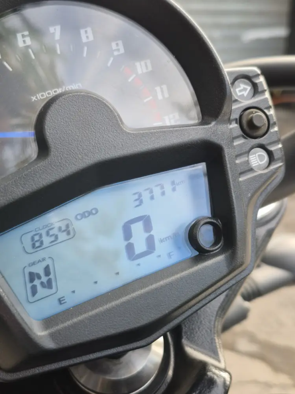Odómetro Kawasaki Vulcan S 2019 mostrando 3.771 km verificados