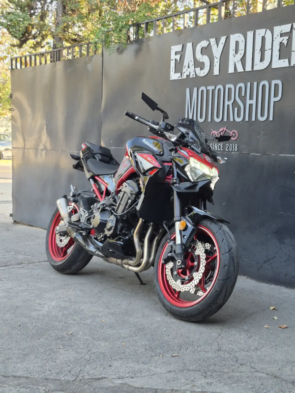 Kawasaki Z900 ABS 2025 usada rojo frontal tres cuartos Easy Rider Motorshop