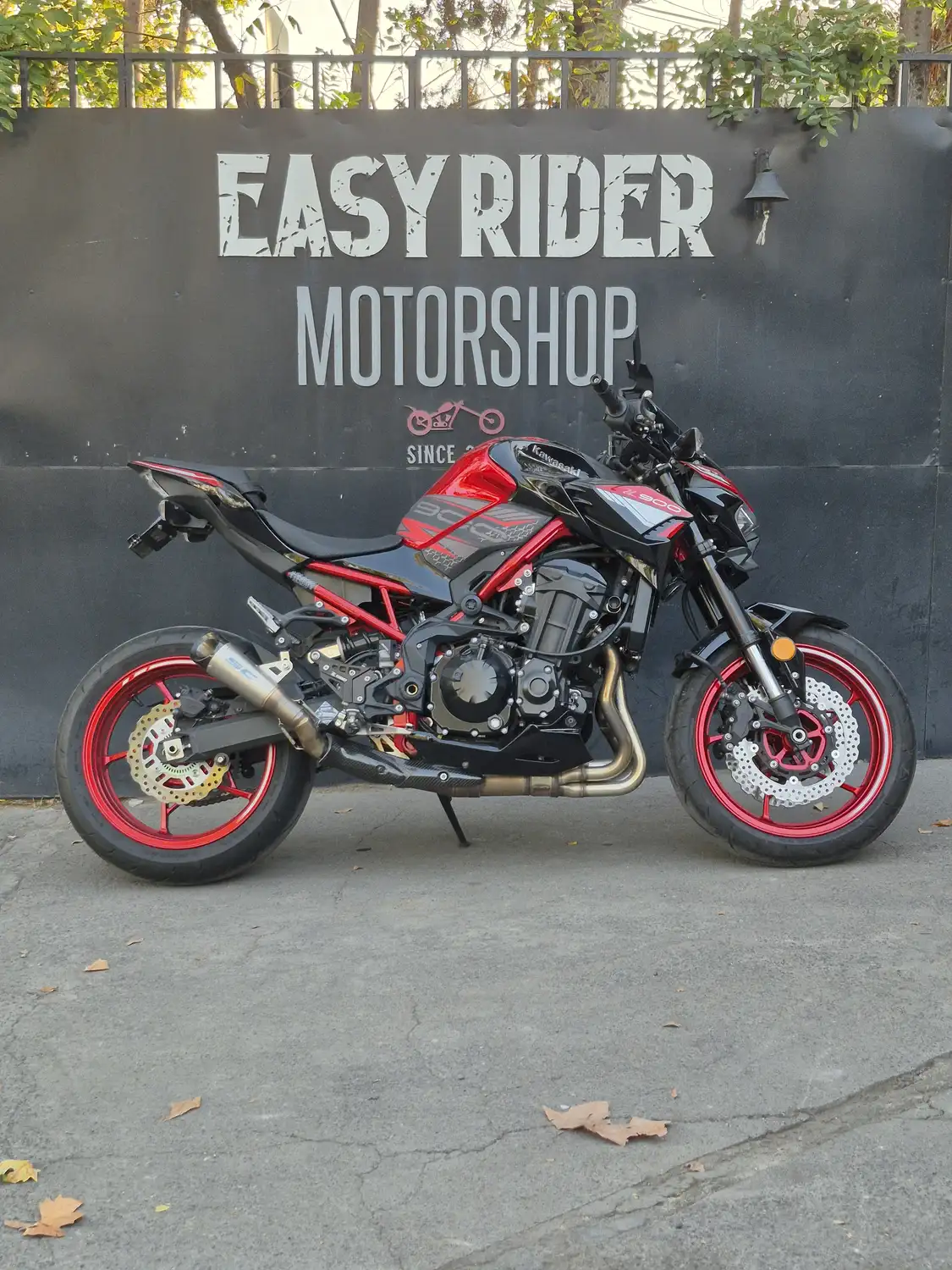 Kawasaki Z900 ABS 2025 usada rojo perfil lateral Easy Rider Motorshop Santiago