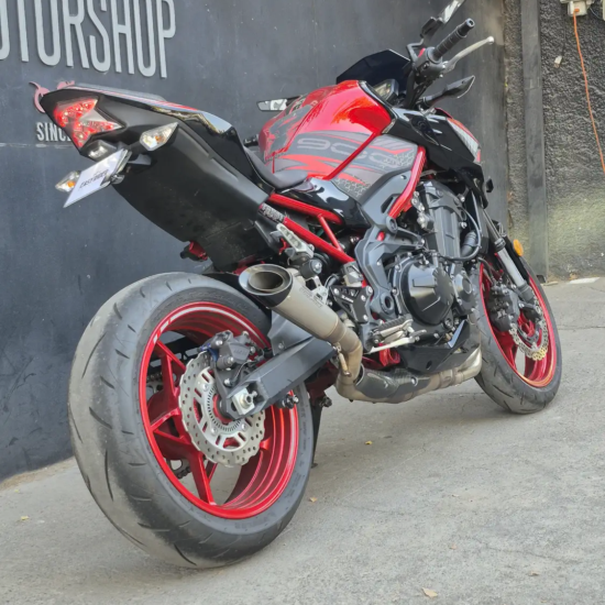 Kawasaki Z900 ABS 2025 usada rojo trasera tres cuartos Easy Rider Motorshop