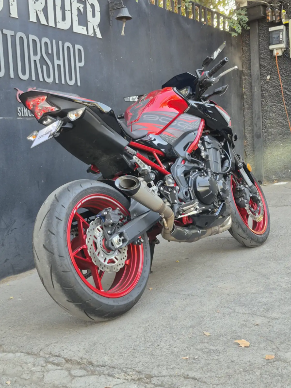 Kawasaki Z900 ABS 2025 usada rojo trasera tres cuartos Easy Rider Motorshop