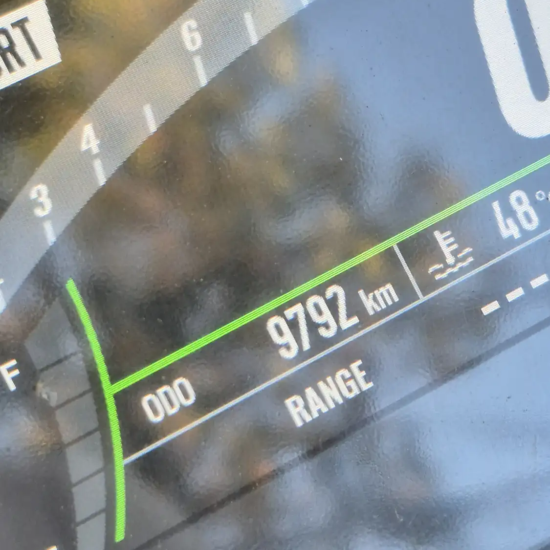 Odómetro Kawasaki Z900 ABS 2025 usada – 9.792 km verificados