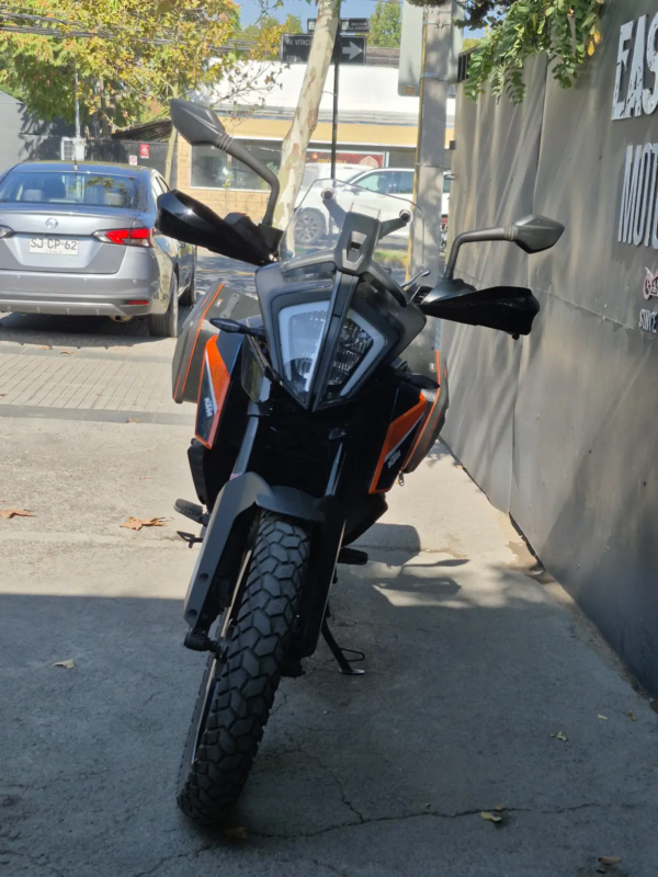 KTM 390 Adventure 2023 frontal directo faro LED Easy Rider Motorshop Santiago