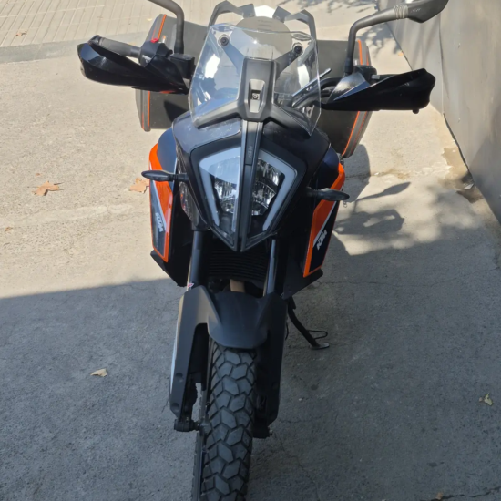 KTM 390 Adventure 2023 frontal directo naranjo negro Santiago