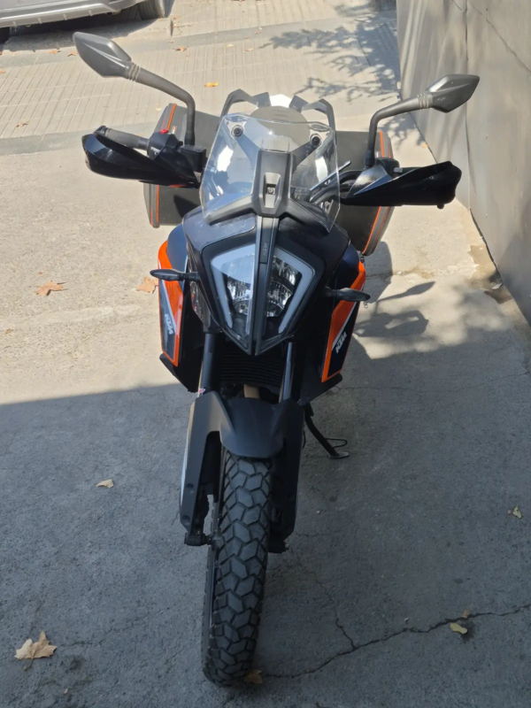 KTM 390 Adventure 2023 frontal directo naranjo negro Santiago