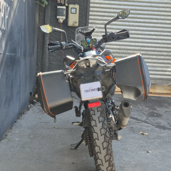 KTM 390 Adventure 2023 trasera directa maletas laterales KTM Santiago