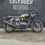 Royal Enfield Interceptor 650 usada 2025 color negro dorado, perfil lateral, Easy Rider Motorshop Santiago