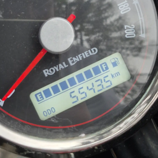 Odómetro Royal Enfield Interceptor 650 usada 2025 marcando 5.543 km verificados
