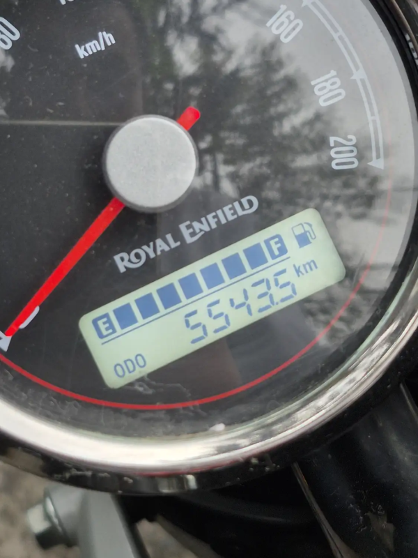 Odómetro Royal Enfield Interceptor 650 usada 2025 marcando 5.543 km verificados