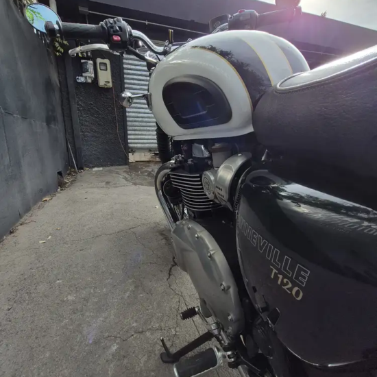 BONNEVILLE T120 1200CC usada Santiago frontal tres cuartos