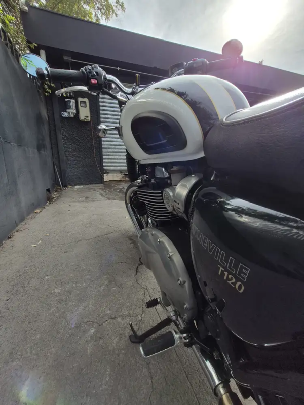 BONNEVILLE T120 1200CC usada Santiago frontal tres cuartos