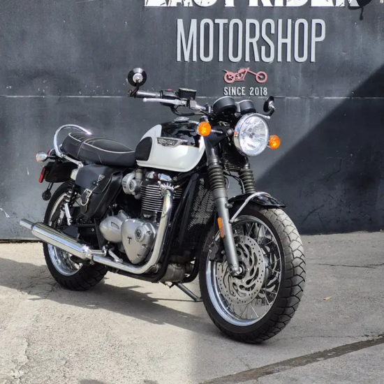 BONNEVILLE T120 1200CC usada Santiago frontal tres cuartos