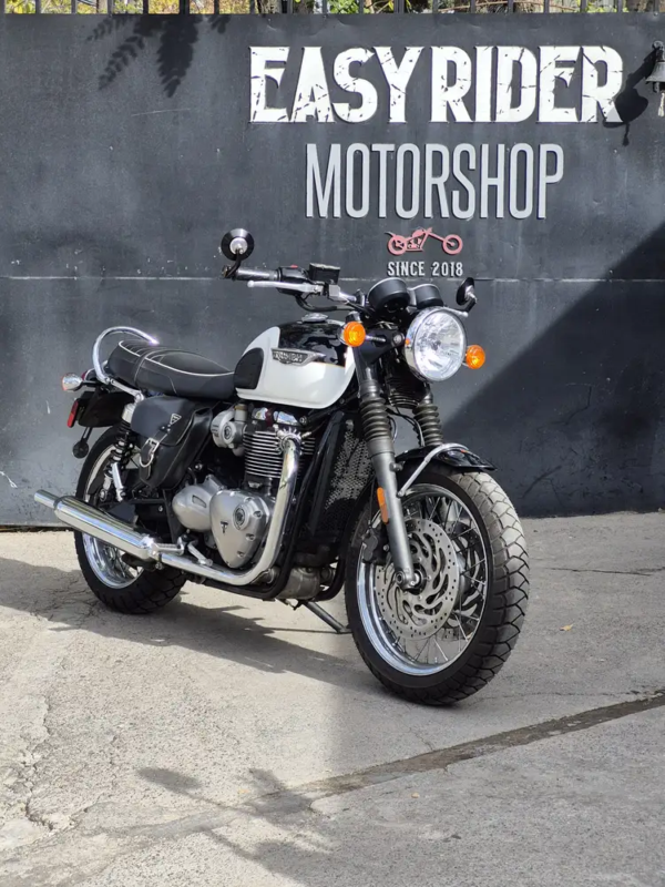 BONNEVILLE T120 1200CC usada Santiago frontal tres cuartos