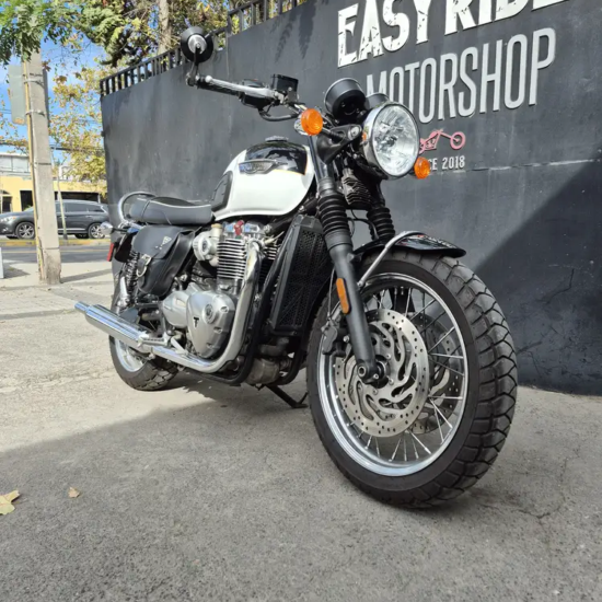 BONNEVILLE T120 1200CC usada Santiago frontal tres cuartos