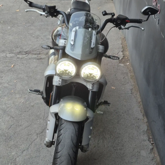 Rocket 3 GT usada 2022 – vista frontal manillar y doble faro LED – Santiago Chile