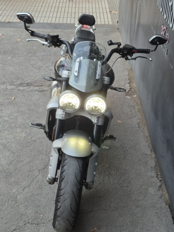 Rocket 3 GT usada 2022 – vista frontal manillar y doble faro LED – Santiago Chile