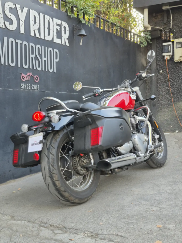 Triumph Speedmaster 1200 2023 usada rojo trasera tres cuartos Easy Rider Motorshop