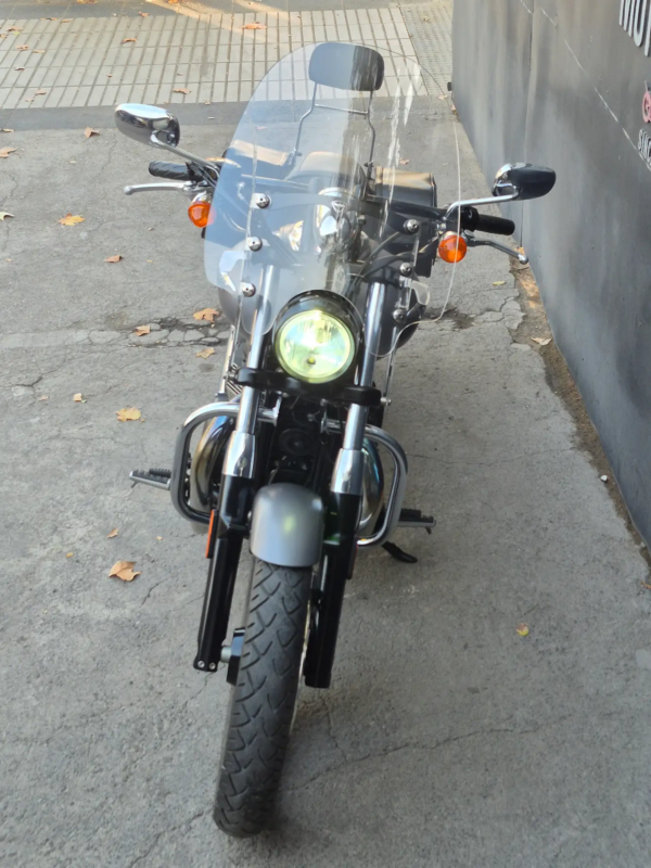 Texto alternativo: Triumph Speedmaster usada 2014 vista frontal faro redondo rueda 19 pulgadas