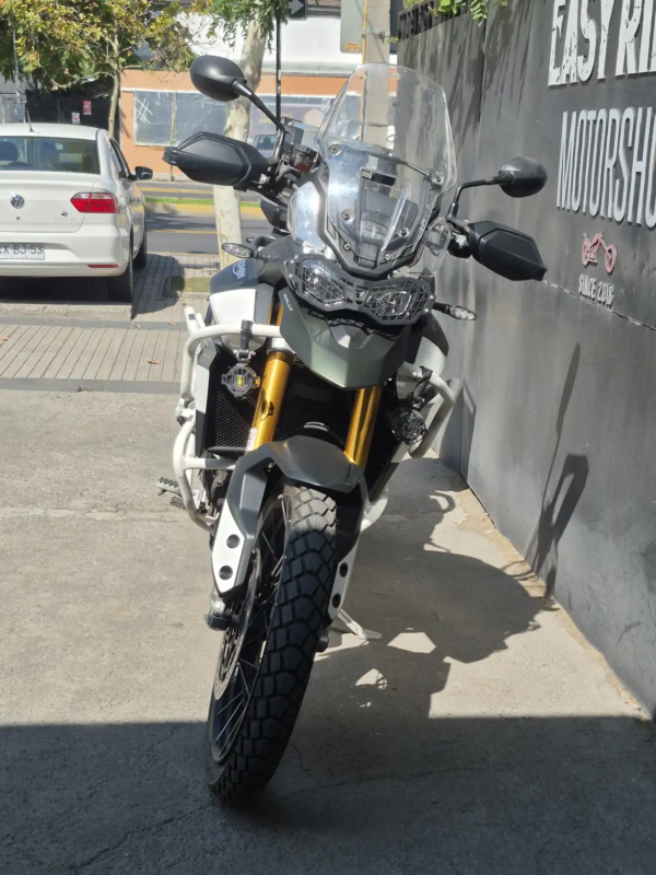 Tiger 900 Rally usada 2022 – vista frontal horquilla Showa dorada – Easy Rider Motorshop