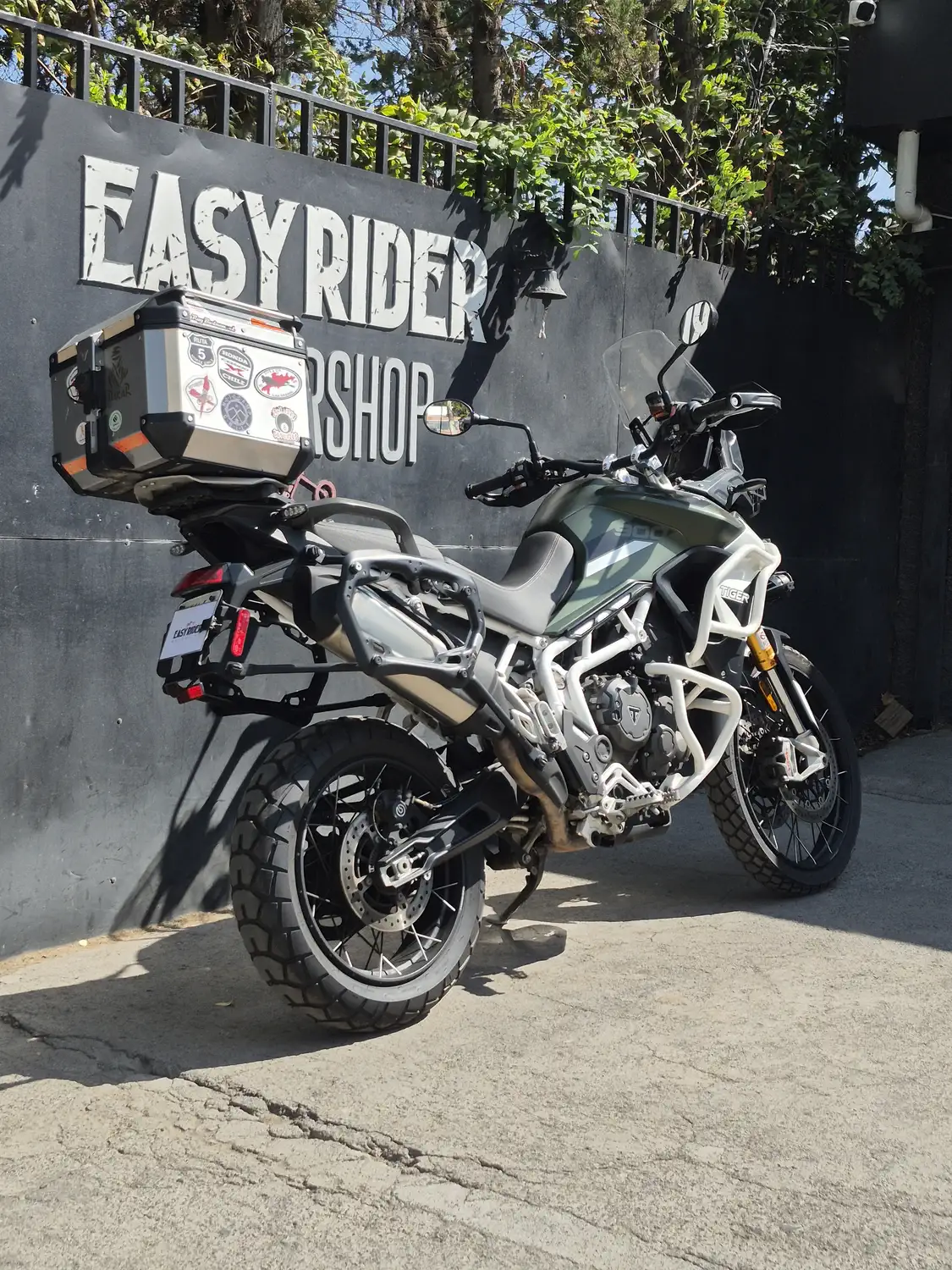 Tiger 900 Rally usada Chile – lateral izquierdo con top case aluminio – 25.970 km