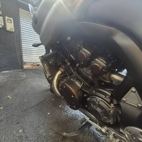 Motor V4 Yamaha VMAX 1700 2011 – detalle cilindros y transmisión