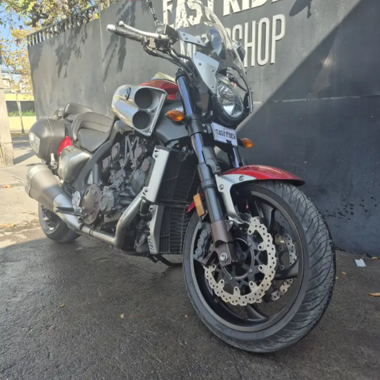 Yamaha VMAX 1700 usada 2011 vista frontal 3/4 derecho – Easy Rider Motorshop