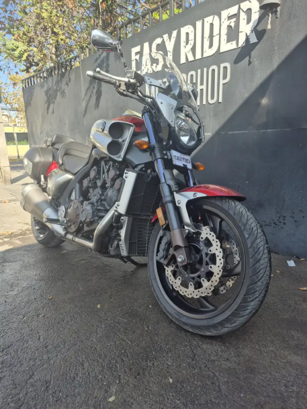 Yamaha VMAX 1700 usada 2011 vista frontal 3/4 derecho – Easy Rider Motorshop