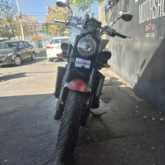 Yamaha VMAX 1700 usada 2011 vista frontal directa – faro y horquilla 52mm