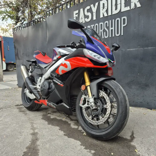 RSV4 FACTORY usada Santiago frontal tres cuartos