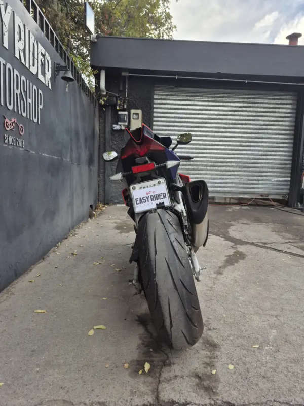 RSV4 FACTORY usada Santiago vista trasera