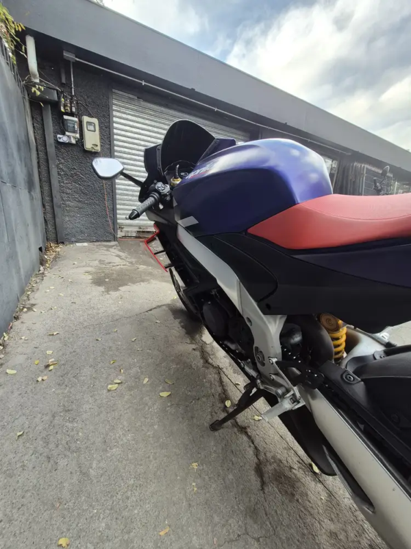 RSV4 FACTORY usada Santiago vista trasera